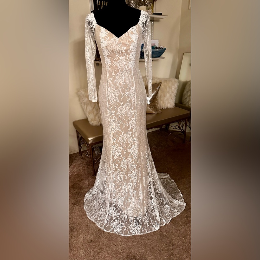 NWT Cream and white Wedding dress. - Picture 8 of 8